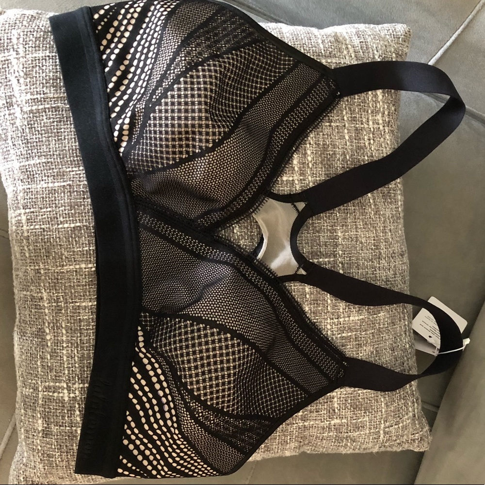 🏷 NWT LuluLemon racerback bra